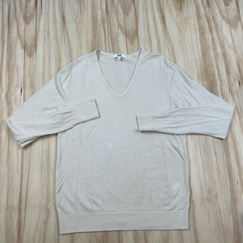 Uniqlo Women's Medium Beige Tan Lightweight V-Neck Wool Sweater Minimalist